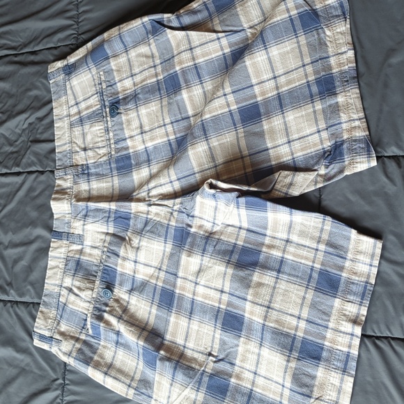 3 Pairs GAP Men's Plaid Shorts, Size 36 - Picture 5 of 10